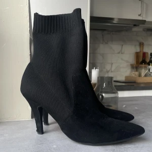 Svarta stövletter - Använda ett fåtal gånger