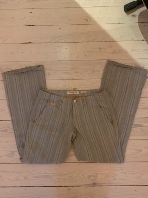 Snygga miss sixty kostymbyxor  - Snygga miss sixty low waisted flare kostymbyxor 💗