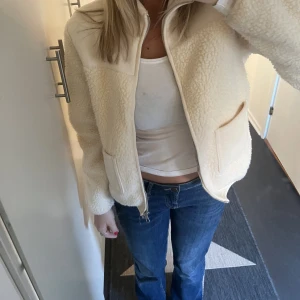 Teddyjacka - En fin teddyjacka från märker only. Passar perfekt inför hösten och är så mysig. 