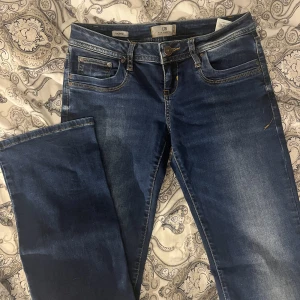 Ltb valerie jeans blå - Säljer dessa ltb jeans då jag köpte de second hand men använde aldrig på grund av att de var för små och för korta, de är i nyskick.🩷 Pris kan diskuteras 
