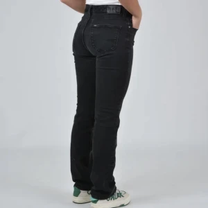Lågmidjade jeans - Säljer dessa jeans då dom inte kommer till användning, köpt här på plick🧡 (Obs! Bilderna är lånade, kan skicka egna i dm🙏🏻)