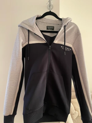 Mckenzie hoodie - Hoodie från mckenzie. Storlek S 100kr Nästan ny