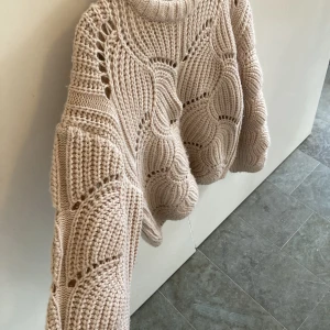 Gina tricot tröja - Säljer denna tröja som är använd en gång då den inte kommer till användning längre💓