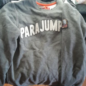 Parajumper tröja - En fin tröja som är i väldigt bra skick kontakta mig för mer bilder osv
