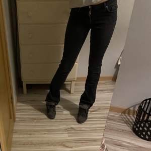 Så fina jeans men kommer inte till användning. 🩵(bootcut) Skriv om du vill ha måtten