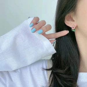 Sparkling Flower Stud Earrings  - Used like new, very cute and sparkling in reality , silver pins, gold plated 