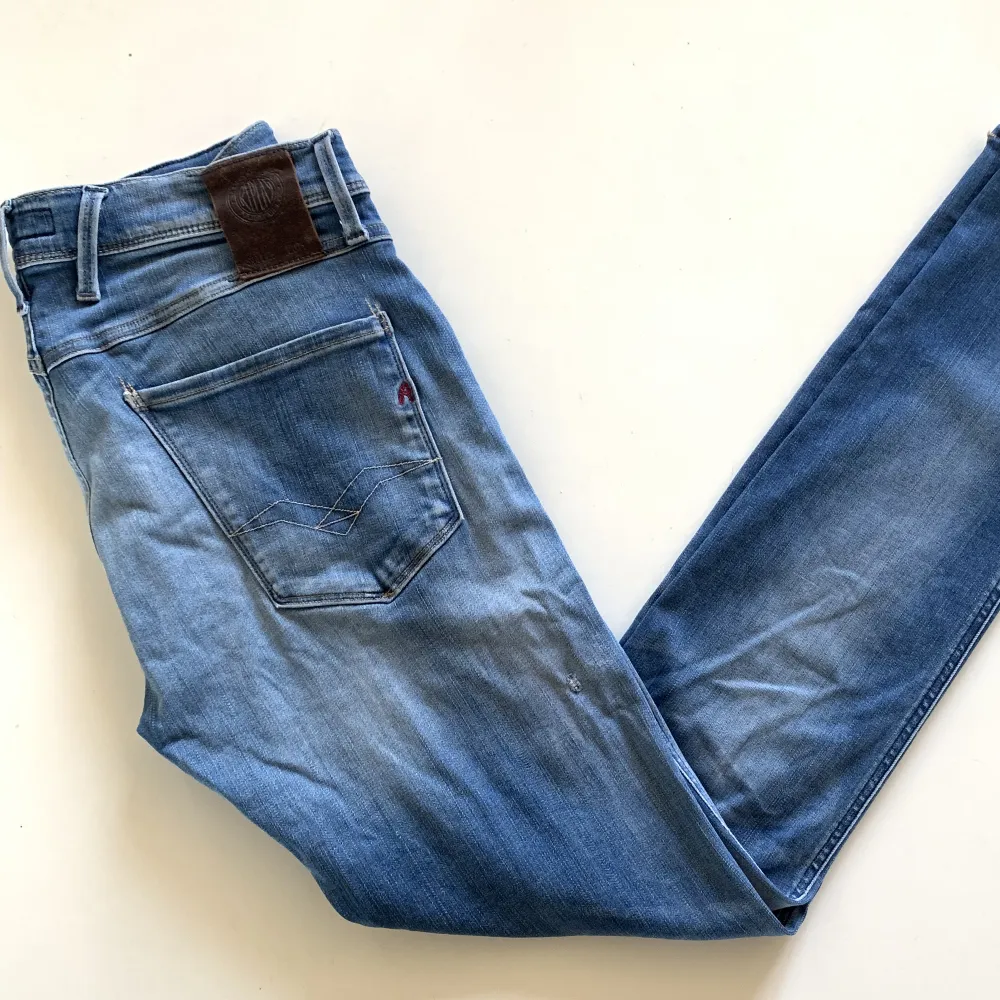 Jeans från Replay | Storlek: 29W - 32L - Skicket på jeansen är väldigt fint! - Pris: 549kr - Nypris: 1700kr. Hör av er vid frågor!. Jeans & Byxor.