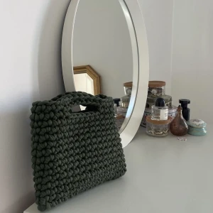 Grön virkad väska  - Grön virkad mindre väska🧞‍♀️ Mått: 22x 20