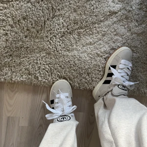 Adidas campus 00’s crystal white core black - Säljer mina alldelses nya adidas då dom är för små. Använda ca 3ggr men ser ut som nya. Kartong finns ej kvar. Storlek 36 2/3