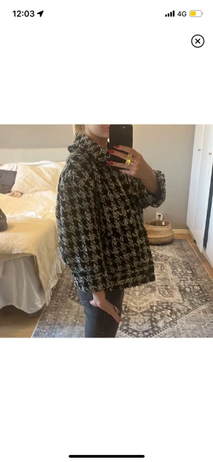 HM jacka  - Lånade bilder men den ser exakt likadan ut men har aldrig använt den ❤️ rutig jacka från HM 
