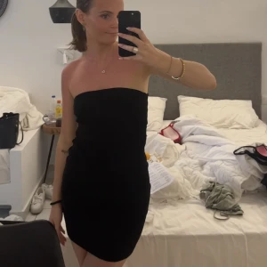 Zara klänning  - Använd 1 gång så i väldigt bra skick!