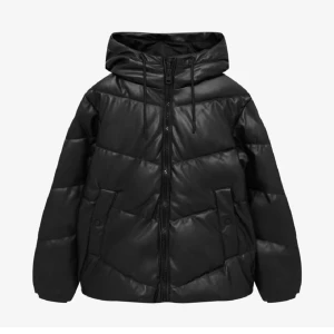 Puffer jacka  - Snygg svart puffer jacka som ändast användes två gånger då den inte är min stil.