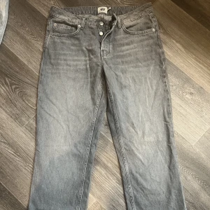 Grå jeans ICON  - Aldrig använda.