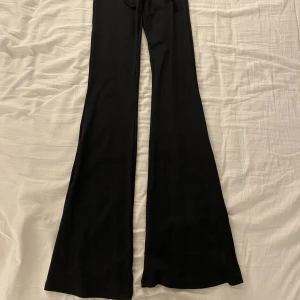 Bershka byxor  - Bershka byxor i vädligt bra skick! ALDRIG ANVÄNDA!