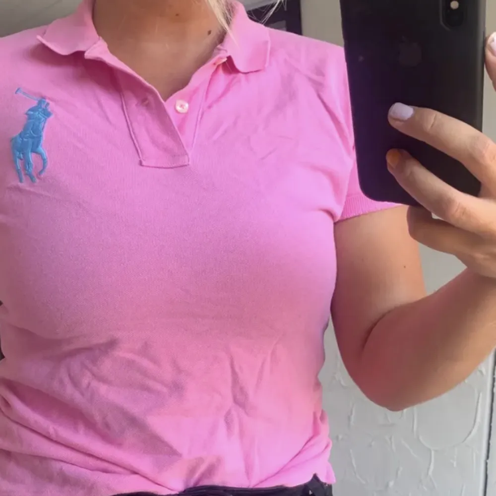 Rosa pike polo, lånad bild. I helt nytt skick, skriv privat för egna bilder :) . Tröjor & Koftor.