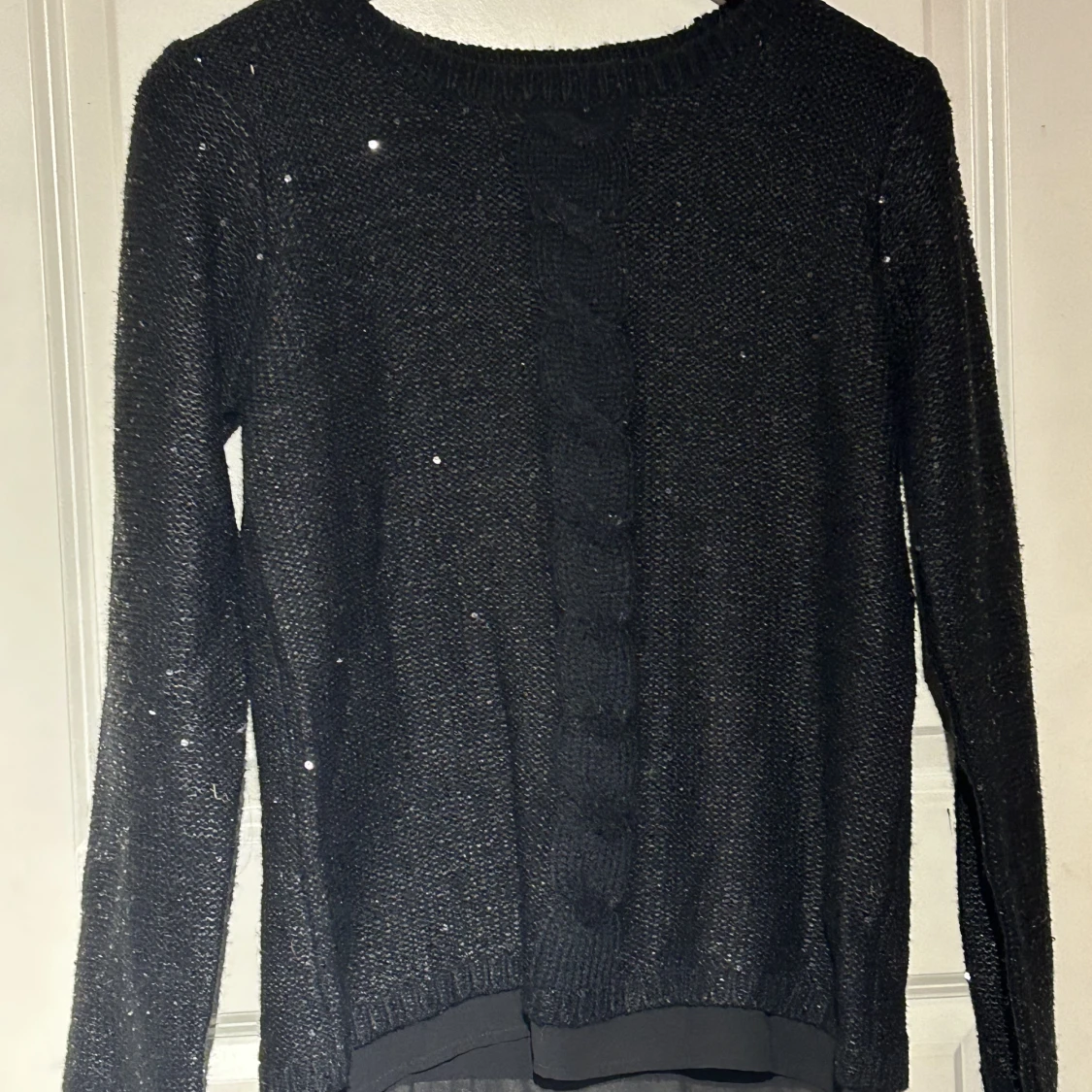 Svart stickad tröja