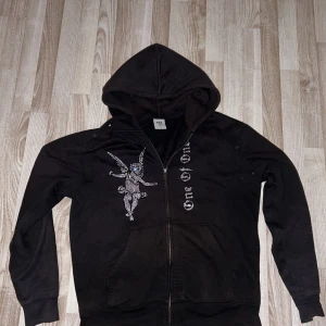 One of one zip - One of one zip har använts hyfsat mycket men skicket är ändå 9/10 skulle ja säga kommer inte till användning så skriv vid intresse o pris kan diskuteras😁