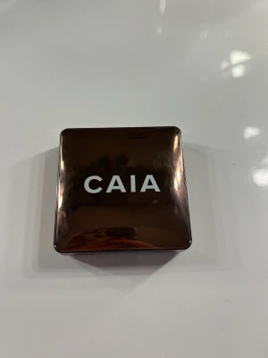 Caia bronzer - Säljer min Caia bronzer då den ej kommer till användning. Färgen Monaco. Mycket kvar. Nypris 345kr