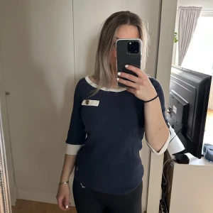 Henri loyd tröja - Säljer denna fina tröja från Henri Loyd. Superfin på!