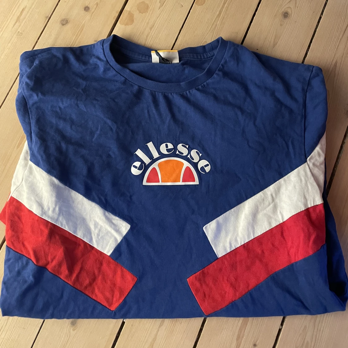 ELLESSE T SHIRT