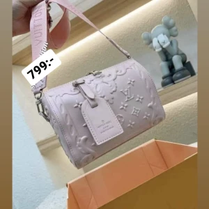 Ny Väska  - K•pia L•V väska med mycket bra kvalitet  799:- plus porto 