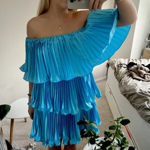 blå volangklänning - kommer inte till användning och är så gott som ny!💙