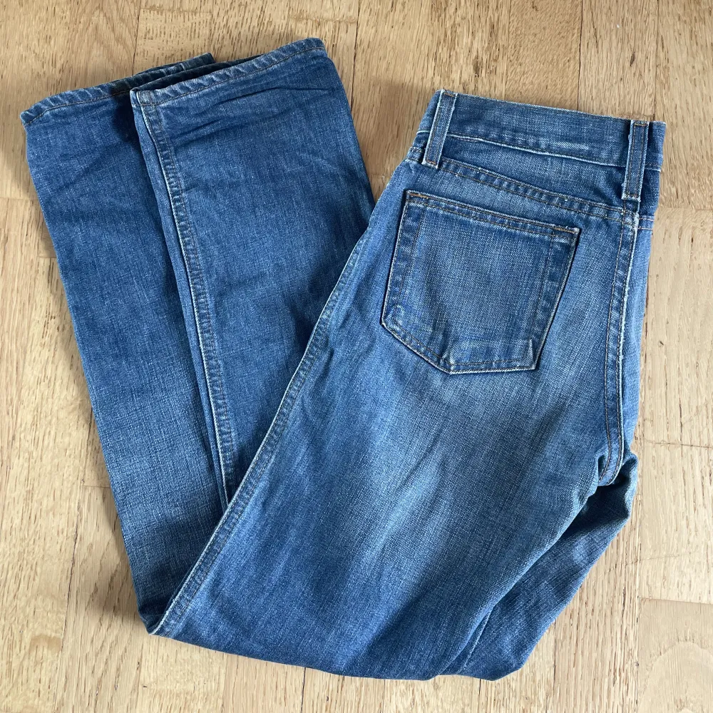 Snygga raka mid waist jeans i bra skicka. Kontakta för fler bilder.  . Jeans & Byxor.