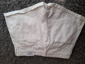 Jeansshorts  - Nya vita jeansshorts 