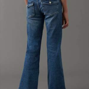 Säljer helt oanvända jeans från Gina med fickor både bak och fram. Superbra skick💕skicka om ni vill ha fler bilder eller har några frågor😍 Lånade bilder