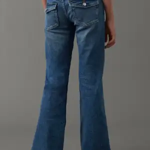 Säljer helt oanvända jeans från Gina med fickor både bak och fram. Superbra skick💕skicka om ni vill ha fler bilder eller har några frågor😍 Lånade bilder