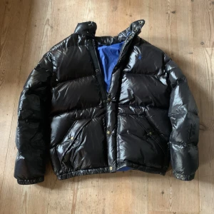 Polo ralph lauren hinter jacka - Är knappt använd och är i mycket vra skick köpte den helt ny.