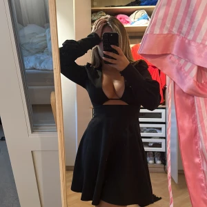 klänning från chiquelle - Oanvänd klänning från chiquelle❤️ säljer för jag har många liknande