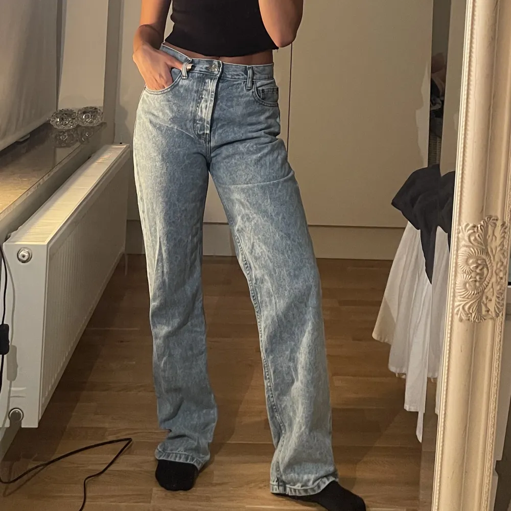 Helt oanvända jeans från ASOS i storlek W28/L32. Jeans & Byxor.