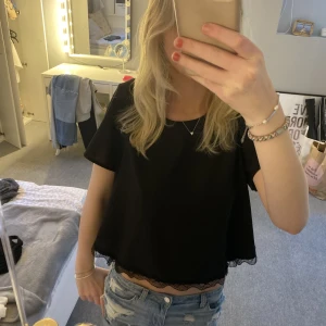 Topp med spets  - Supersöt topp med spets 