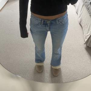 Super snygga Lågmidjade bootcut jeans från Abrand ’99 Low boot!!💗 Nästan oanvända🫶🏻