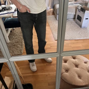 Levis 501 - Säljer mina 501:or dom är i bra skick men använda en del