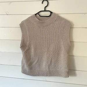 Stickad tröja - Superfin stickad tröja/ väst från HM storlek S, helt oanvänd 