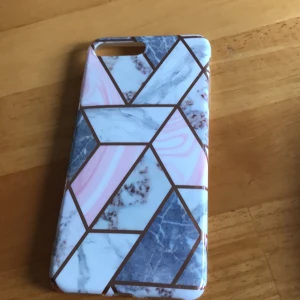 Skal till iPhone 7 Plus - Den här skalet har jag använt typ tio gånger den är jättefin 