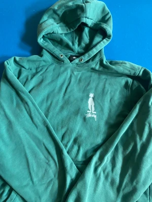 Stussy hoodie - Fet stussy hoodie i bra skick. storlek M