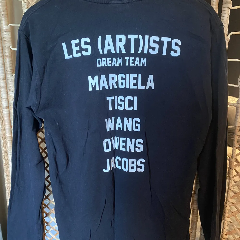 Säljer en tröja från Les Artists i storlek small. Fint skick.. Tröjor & Koftor.
