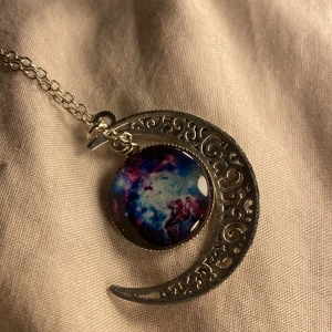 Halsband måne  - Aldrig använd, silver måne 