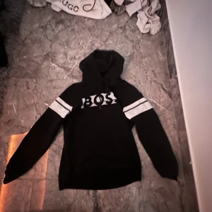 Hugo boss hoodie möts upp i Malmö elle frsktas - Knabbt använd passar bara it mig längra