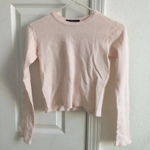 Brandy top - Söt tröja från brandy melville! Har aldrig används🤍