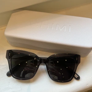 Chimi solglasögon  - Fina solglasögon från Chimi i modellen 005 Ginger. Är i mycket bra skick💕