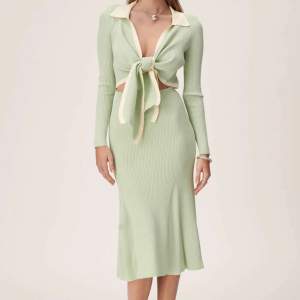 Säljer min adoore klänning ”riviera knitted dress” i färgen ljusgrön. Använd fåtal gånger och är  i jättefint skick😍Köpt för 1495 kr! Storlek 34💚slutsåld på hemsidan