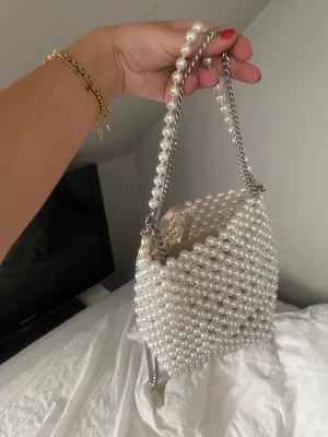 Zara väska  - Pärlväska från zara knappt använd 