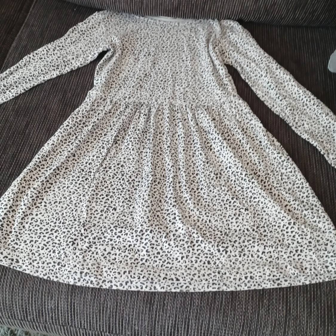 3 jätte sjöna kläningar man får alla för 100kr  - 90