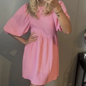 Rosa klänning  - Storlek xxs men passar s-m! 