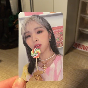 Itzy  - Officiellt photocard på Ryujin från albumet ”crazy in love”
