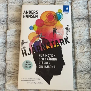 Bok säljes!! - Bok säljes nu för bra pris eftersom jag inte har intresse för den! Helt oanvänd och i perfekt skick 📚